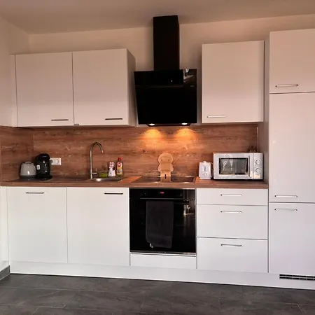 Cozy Hilltop In Apartment *